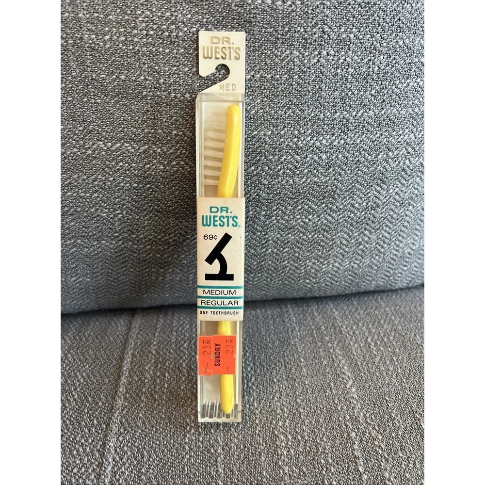 Dr. Wests Toothbrush Cooper Soft Regular Yellow Since 1926 VINTAGE NOS
